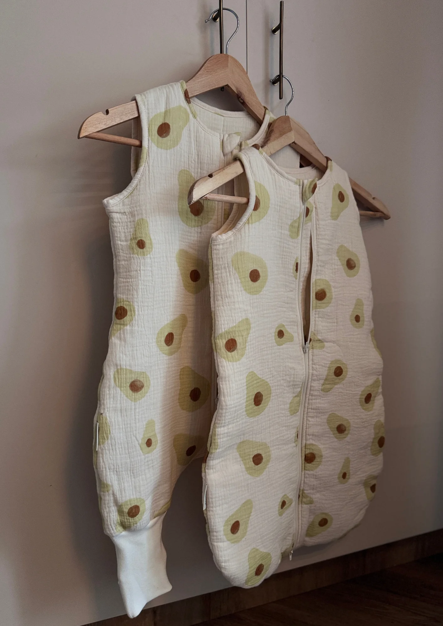 Muślinowy śpiworek z nogawkami - Avocado - Image 3